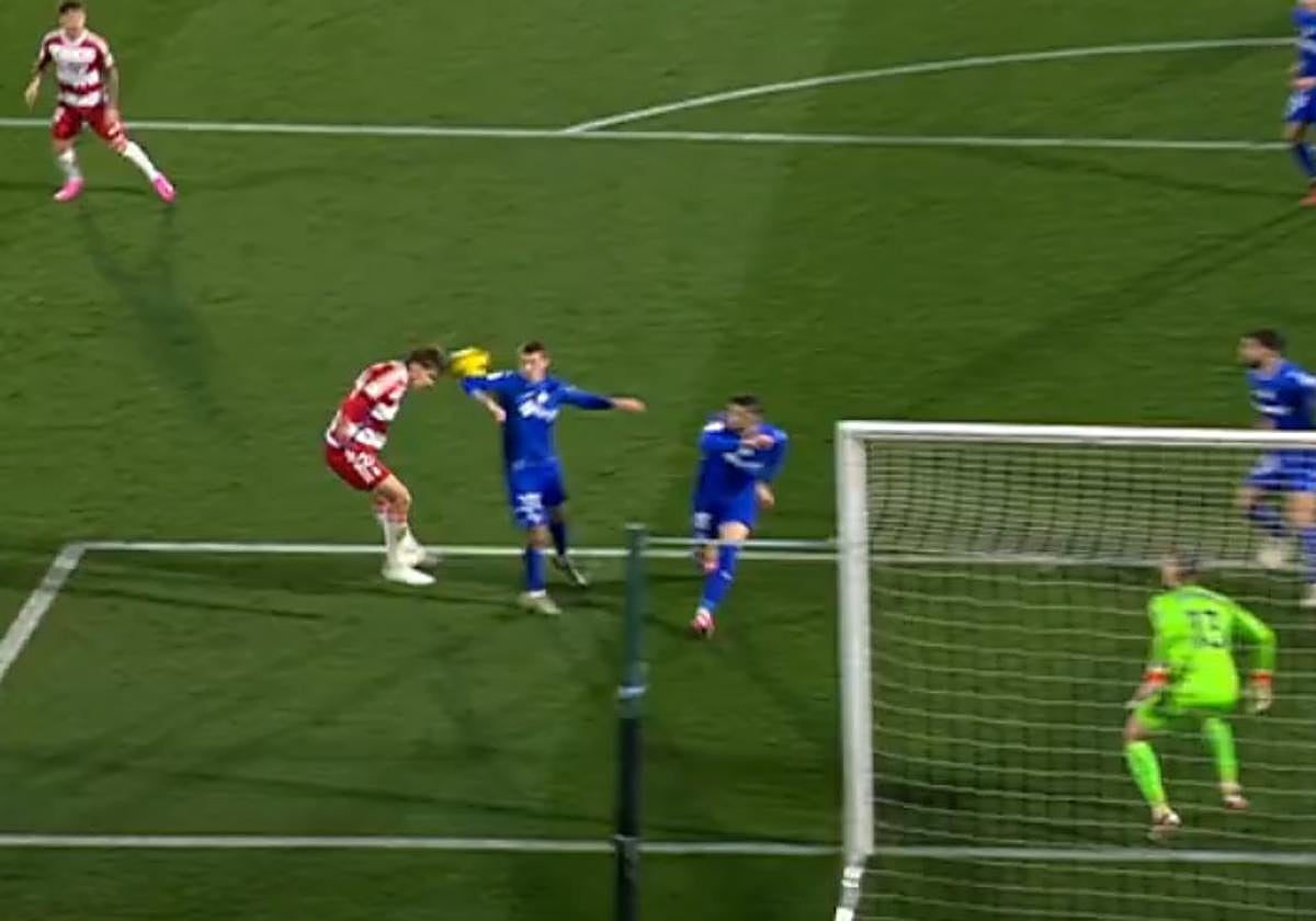 Instante del penalti.