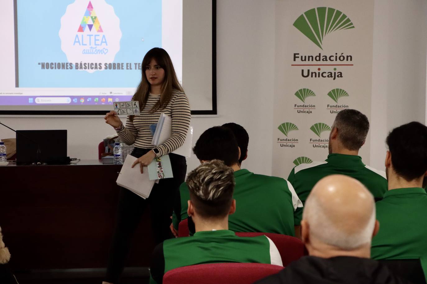 Unicaja Costa de Almería quiere dar visibilidad al autismo