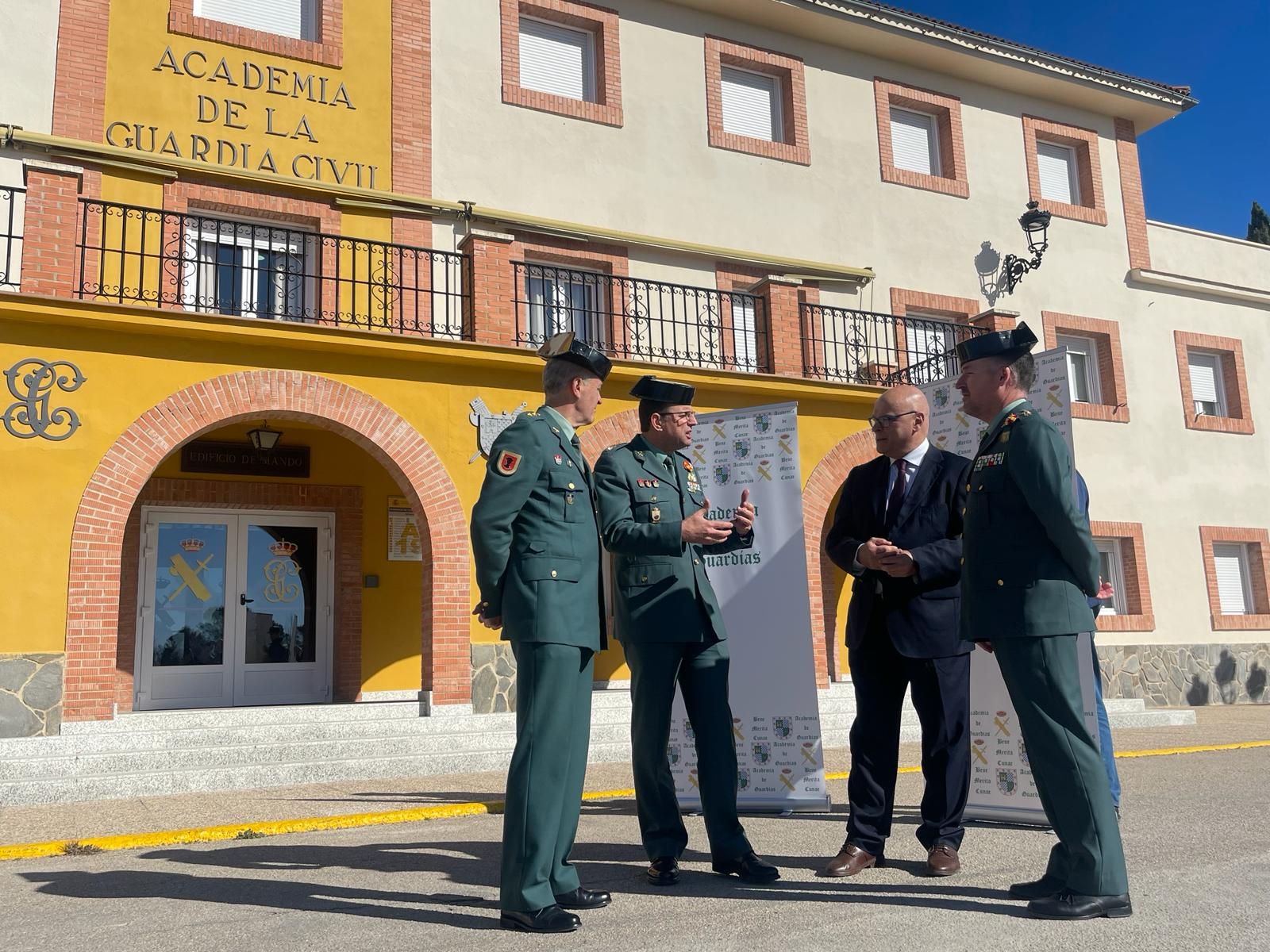 Manuel Fernández Palomino durante su visita a la Academia de la Guardia Civil de Baeza.