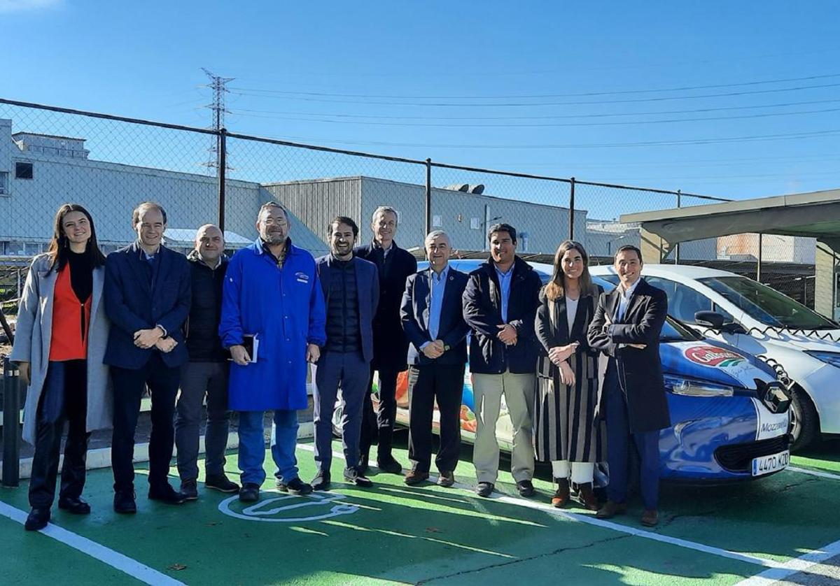 Presentación de los nuevos puntos de recarga en la planta de Granada