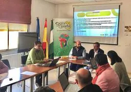 Reunión del delegado de Fomento con la directiva de la ADR Comarca Sierra de Cazorla y alcaldes de la zona.