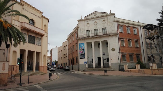 Imagen del edificio de la antigua Escuela de Peritos.