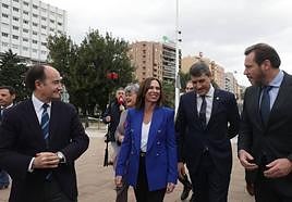 La consejera Rocío Díaz con el ministro Óscar Puente, en Algeciras.