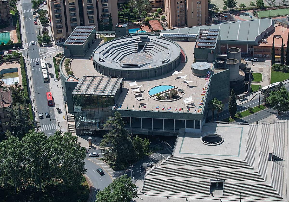 Vista del Palacio de Congresos, donde se ubica uno de los dos medidores de calidad del aire de la capital.