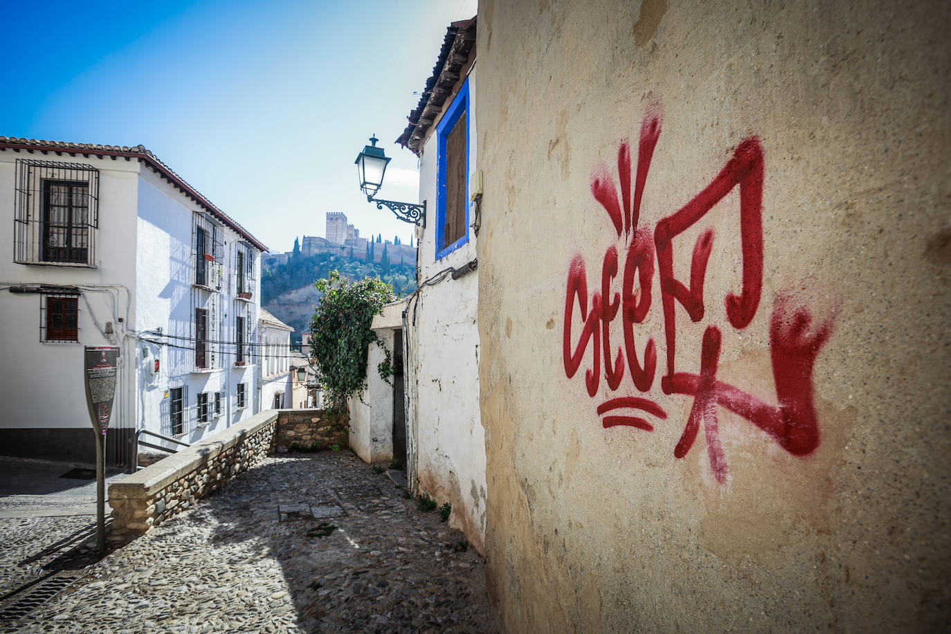 Las imágenes de nuevos actos vandálicos en el patrominio de Granada
