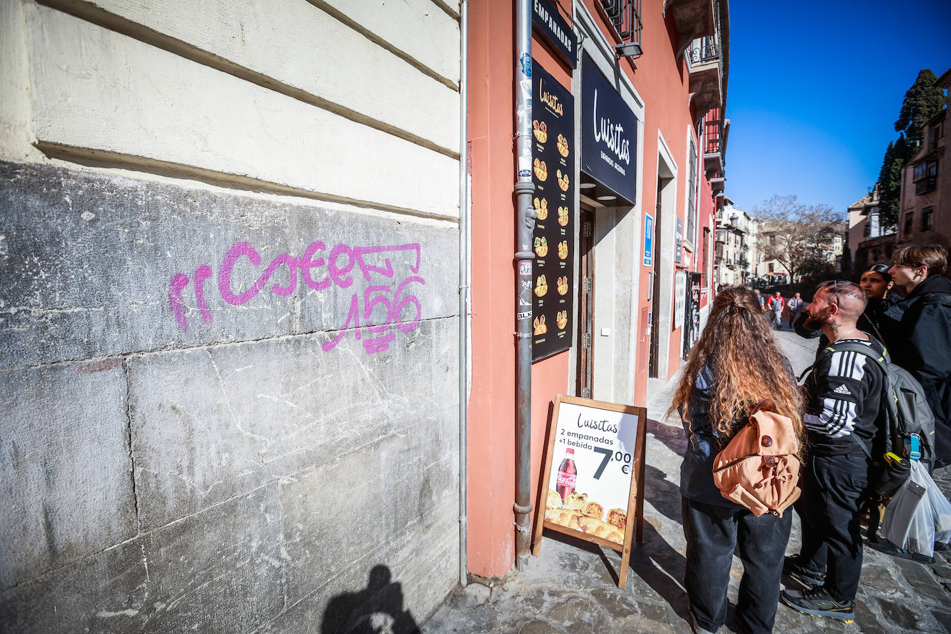 Las imágenes de nuevos actos vandálicos en el patrominio de Granada