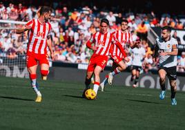 Un Almería peleón se va de vacío de Valencia