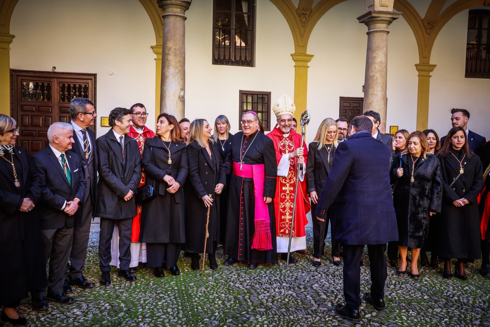 Las imágenes de la celebración de San Cecilio en Granada: salaíllas y habas para todos