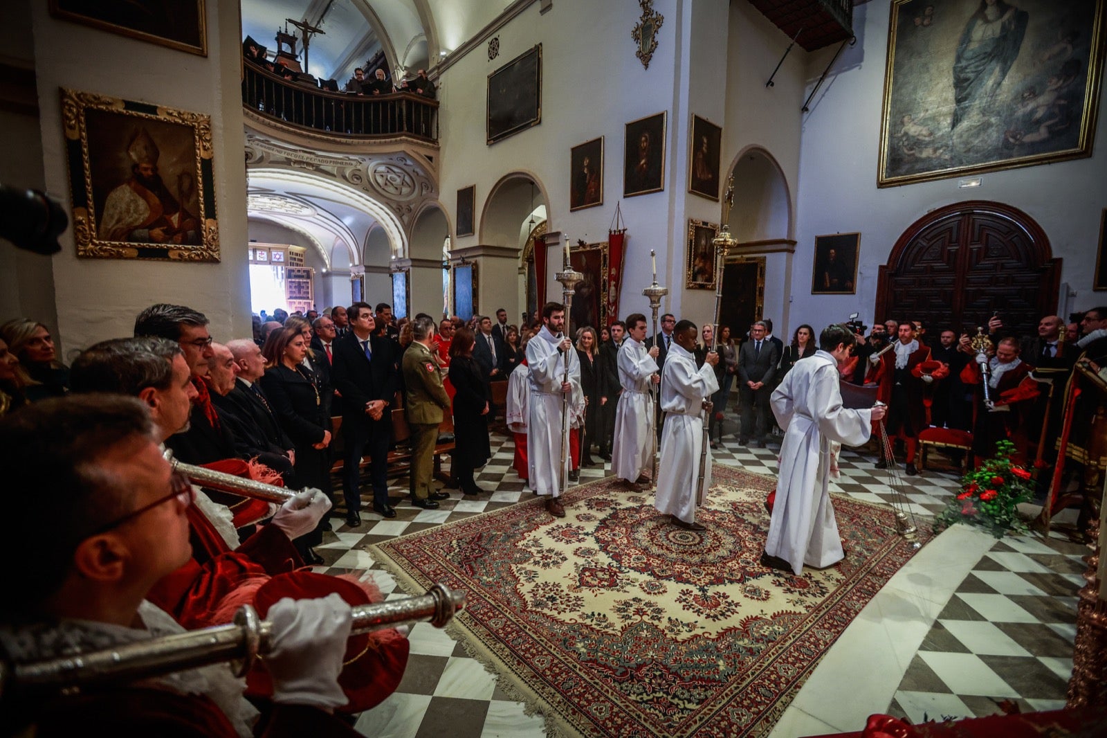 Las imágenes de la celebración de San Cecilio en Granada: salaíllas y habas para todos