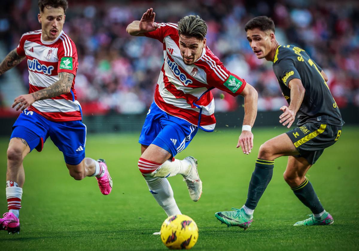 Theo Corbeanu emprende una aventura por banda contra Las Palmas.