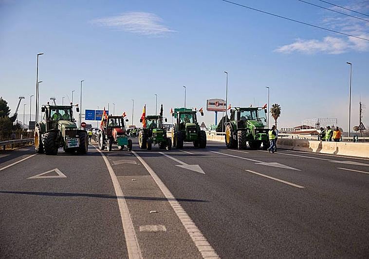 Corte de la Circunvalación en Granada.