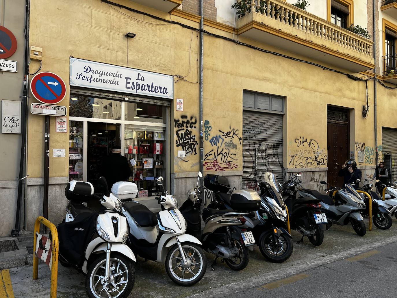Las imágenes del centro de Granada lleno de grafitis