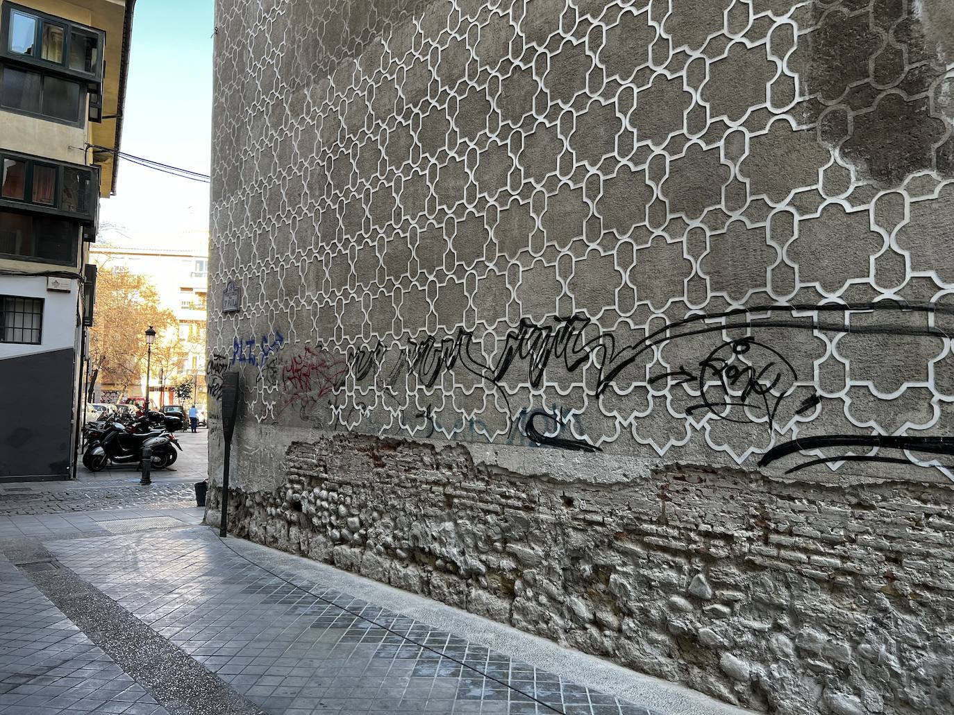 Las imágenes del centro de Granada lleno de grafitis