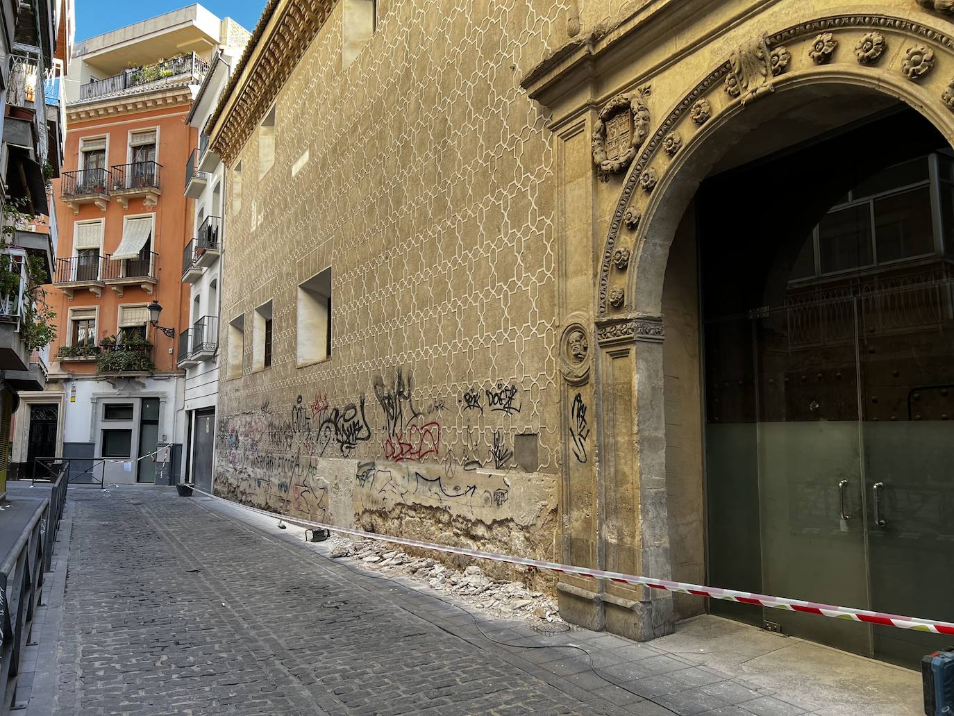 Las imágenes del centro de Granada lleno de grafitis