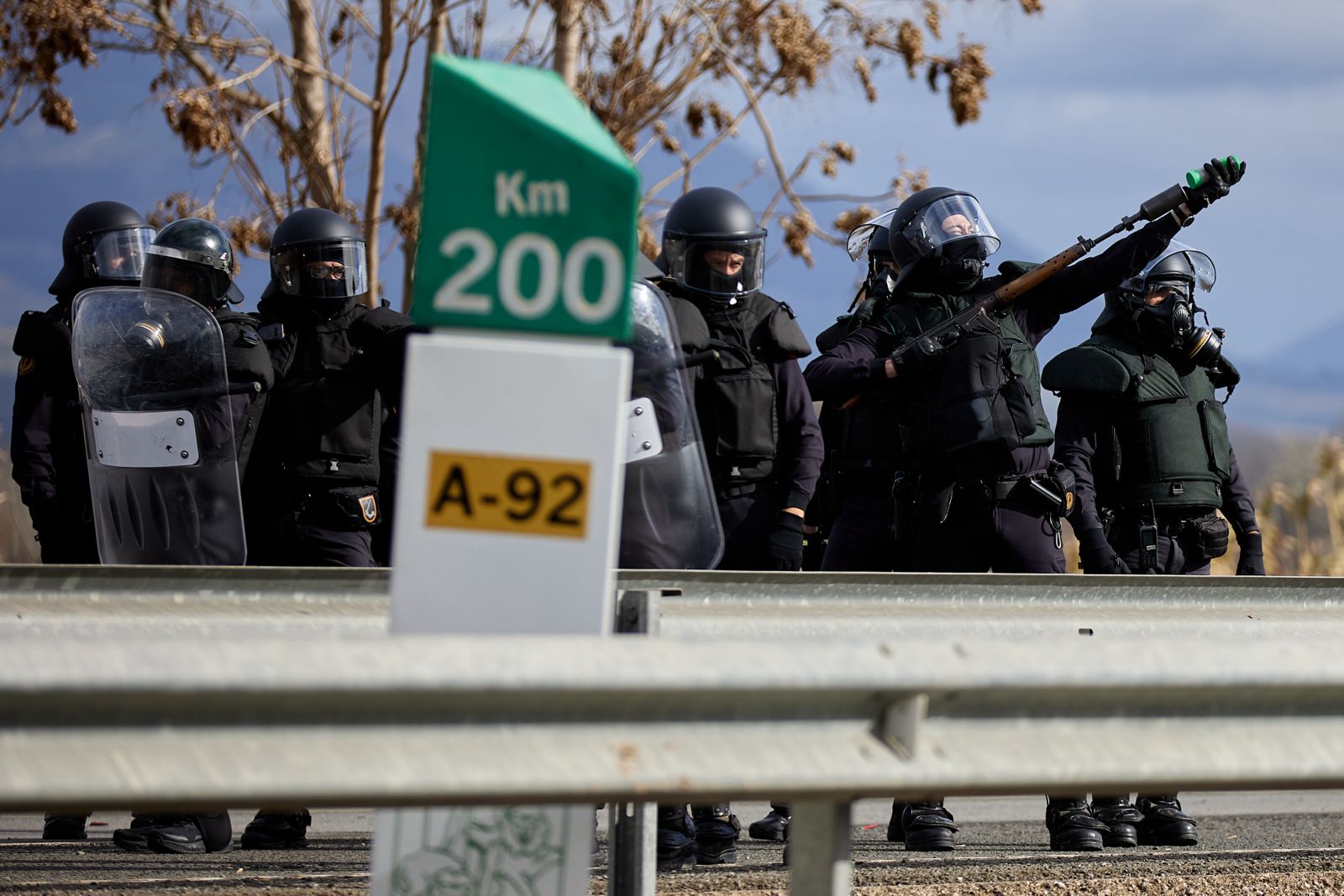 Las protestas de los agricultores de la A-92 en Huétor Tájar, en imágenes