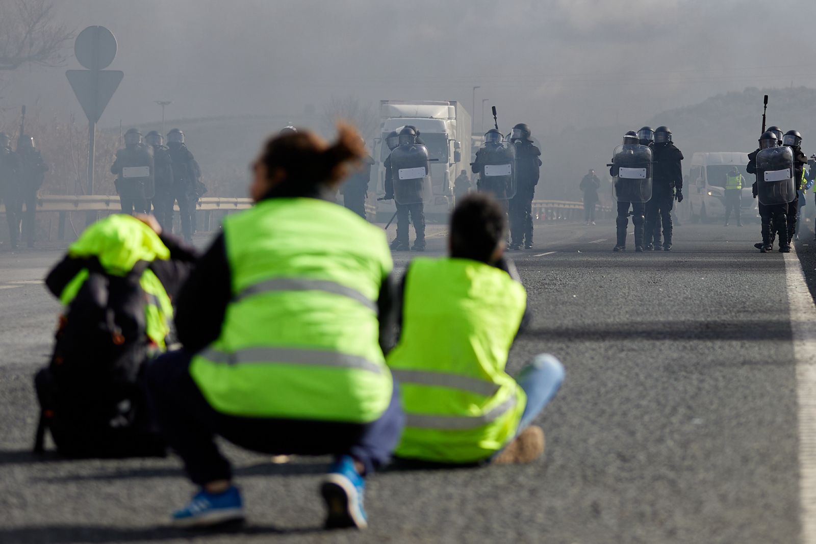 Las protestas de los agricultores de la A-92 en Huétor Tájar, en imágenes