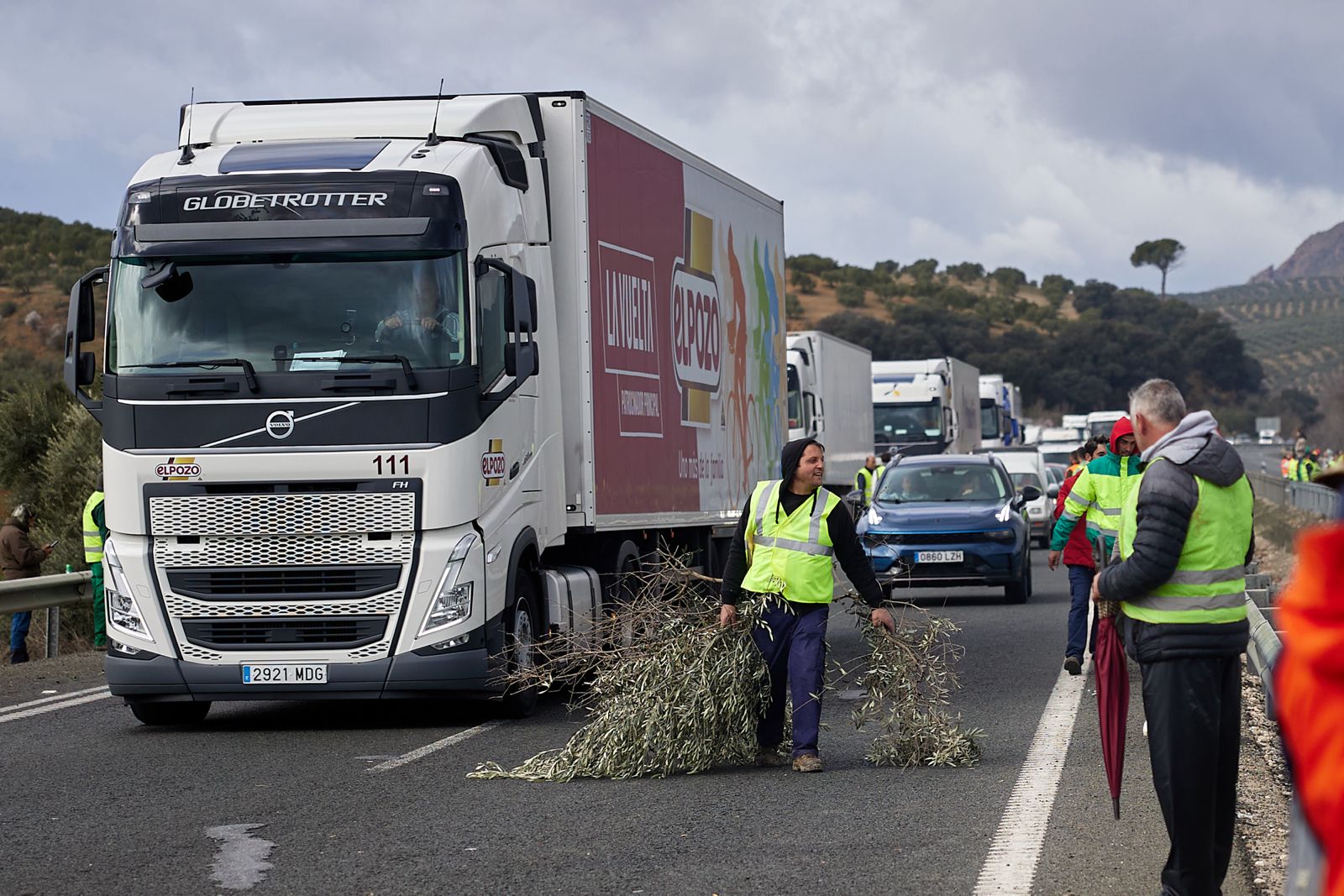 Las protestas de los agricultores de la A-92 en Huétor Tájar, en imágenes