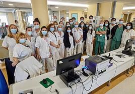 Veintiséis de los cincuenta profesionales que aproximadamente trabajan en esta UCI.