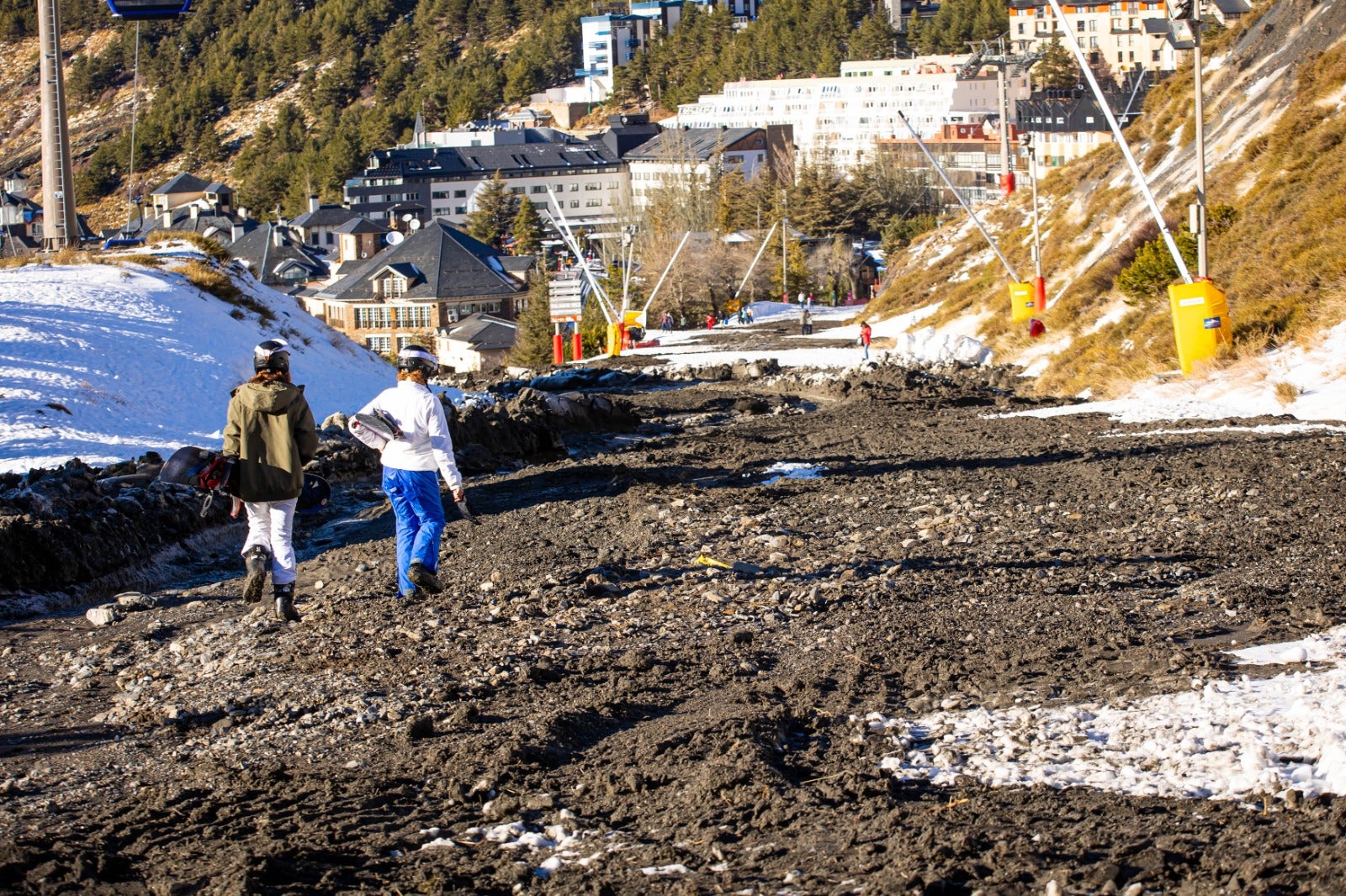 Así han quedado las pistas de Sierra Nevada con la inundación de barro