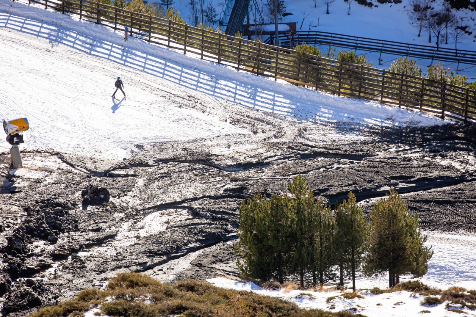 Así han quedado las pistas de Sierra Nevada con la inundación de barro