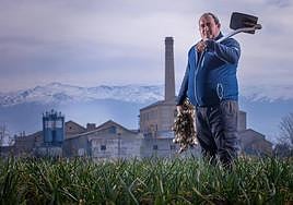 Fernando Ros pertenece a una saga de agricultores de la Vega.
