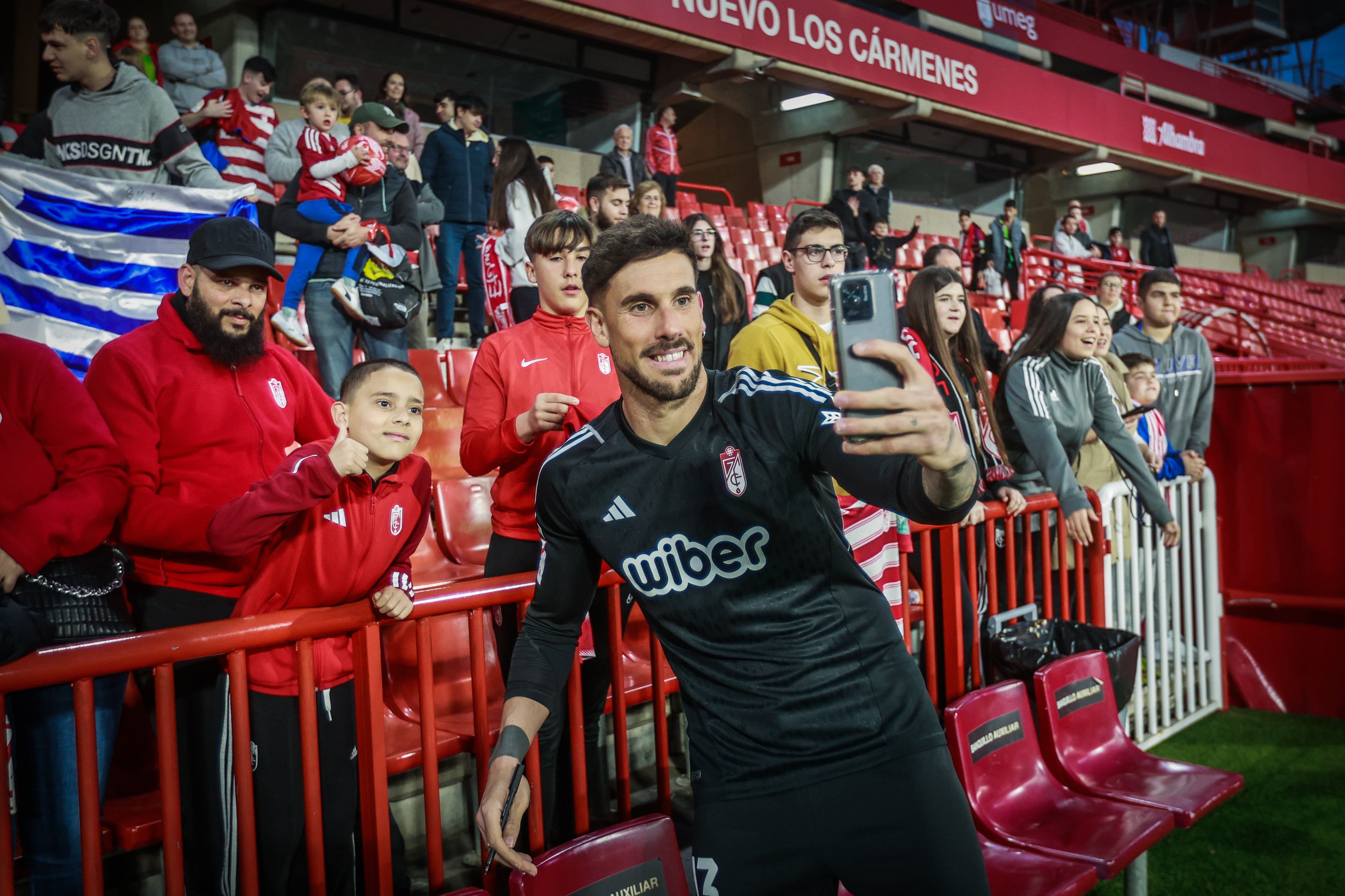 Las imágenes de la presentación de Pellistri y Marc Martínez