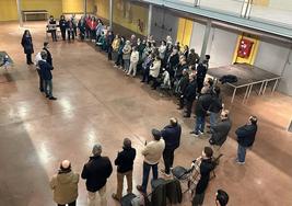 Primer ensayo del Miserere en Baeza, al que acudio de visita el alcalde Pedro Cabrera.