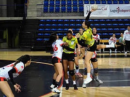 La defensa almeriense será clave en la visita a Santander