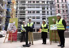 El presidente de la Diputación y la alcaldesa de Granada visitan las obras del 'Residencial Abril' en la Chana.