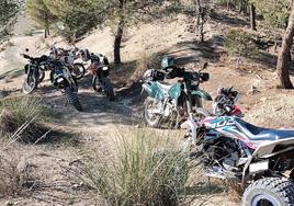 Sorprenden a varios motoristas practicando enduro ilegal en el Parque Natural de Cazorla, Segura y las Villas