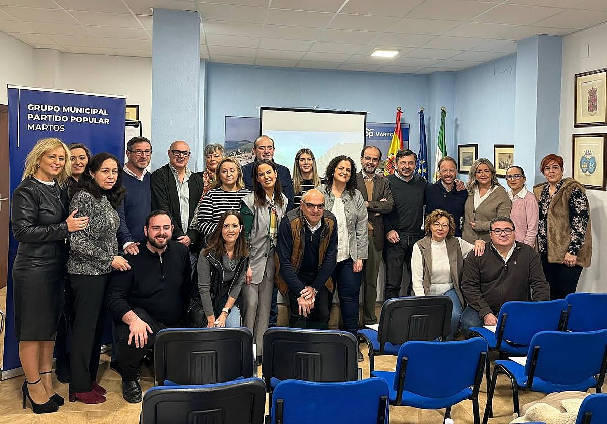 Foto de familia de los asistentes a la jornada.