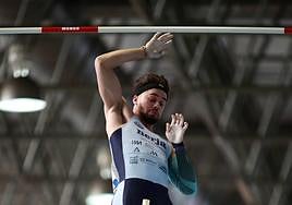 Isidro Leyva se proclamó campeón de España de pertiga en Ourense.