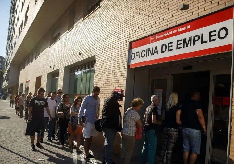 Estos son los tres casos en los que el SEPE puede pagar en efectivo.