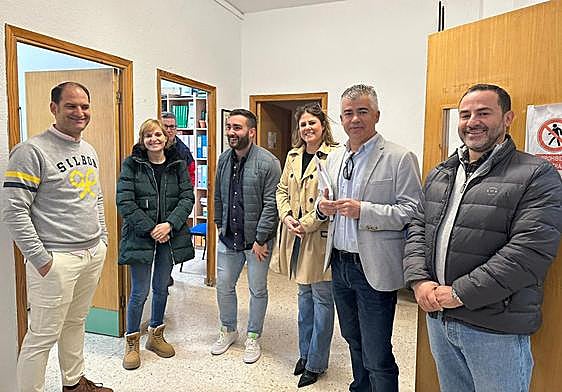 Representantes del equipo de gobierno, Ampa y centro escolar Tucci.