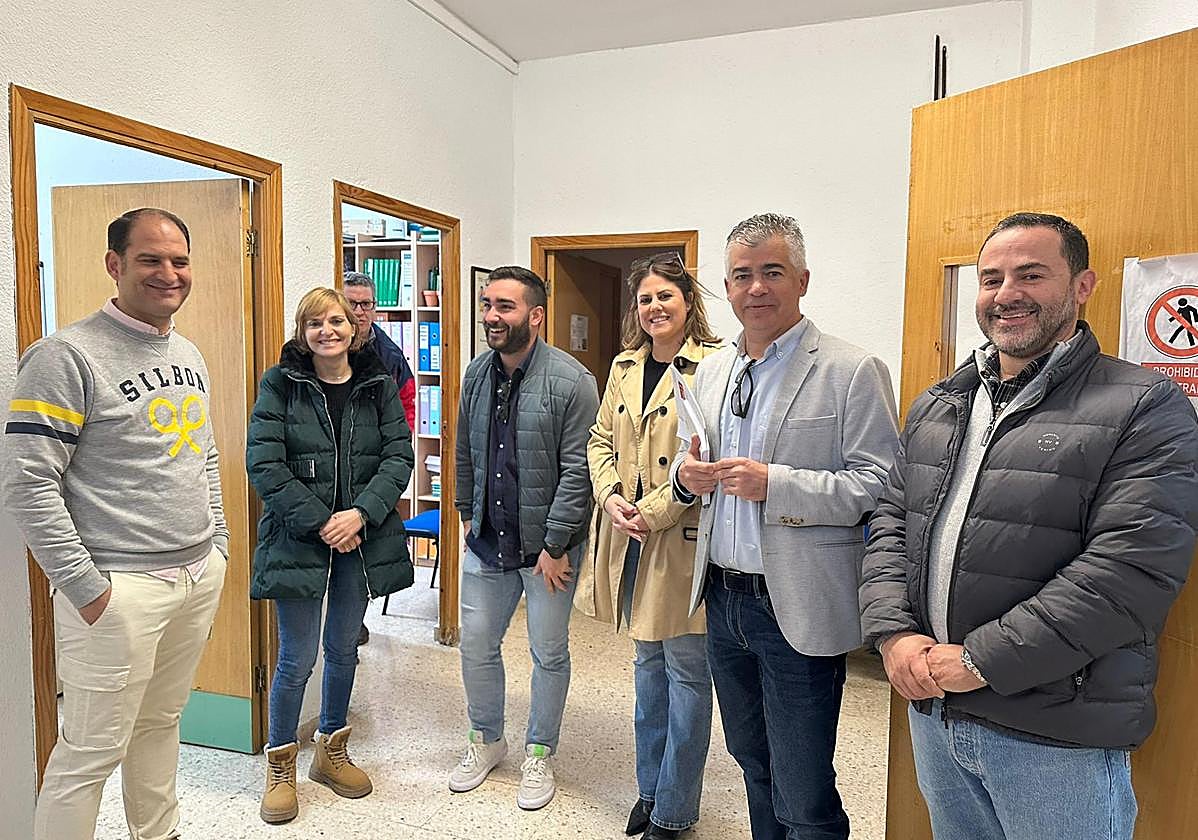 Representantes del equipo de gobierno, Ampa y centro escolar Tucci.