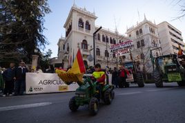 Las imágenes de los tractores en plena Gran Vía de Granada