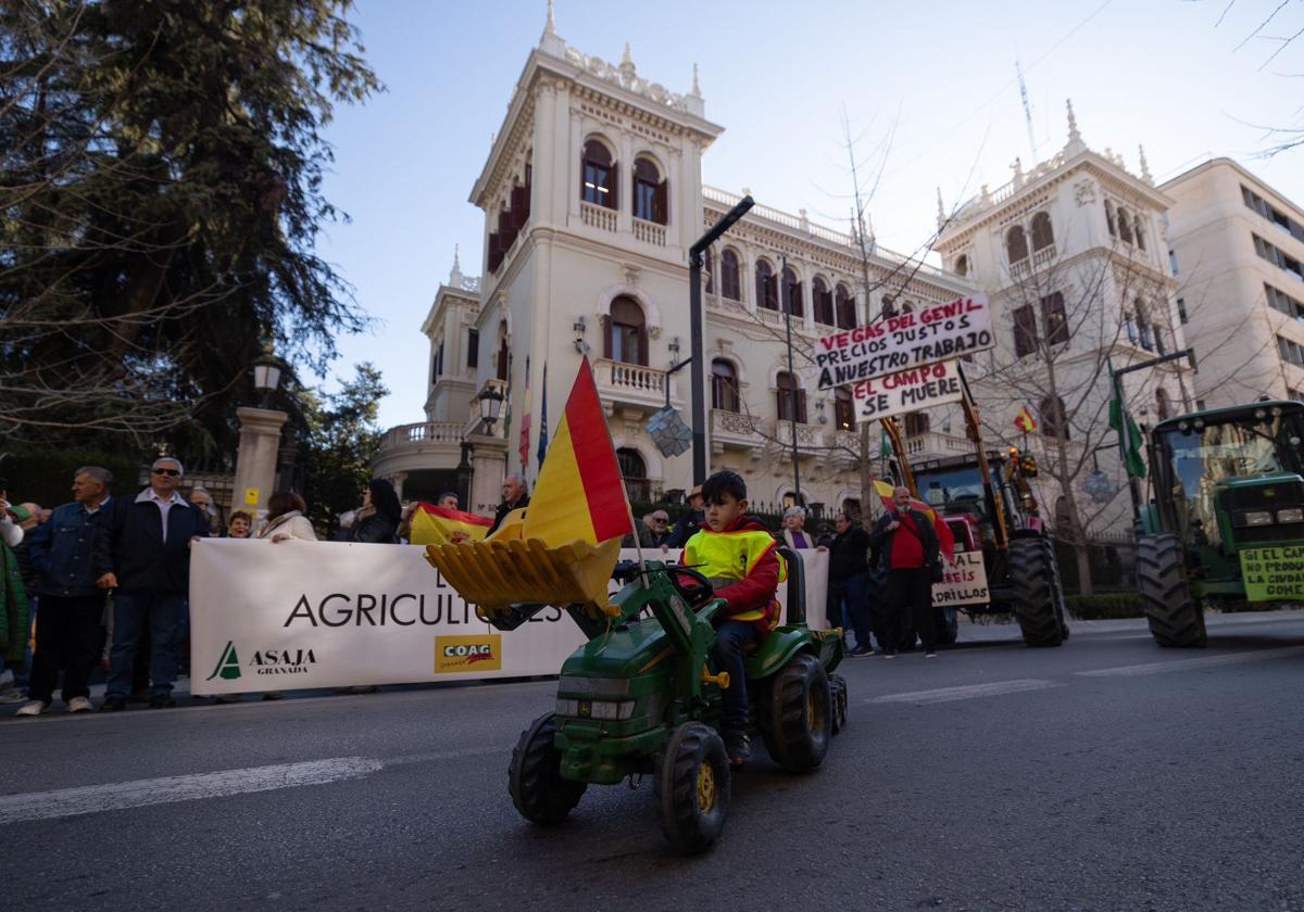 Las imágenes de los tractores en plena Gran Vía de Granada