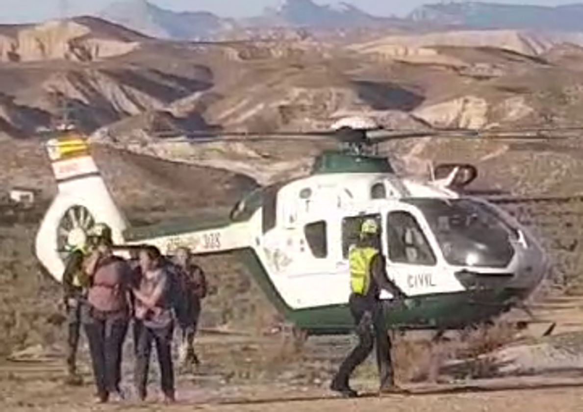 Rescatan a ocho cordobeses que se quedaron enriscados en el desierto de Gorafe.