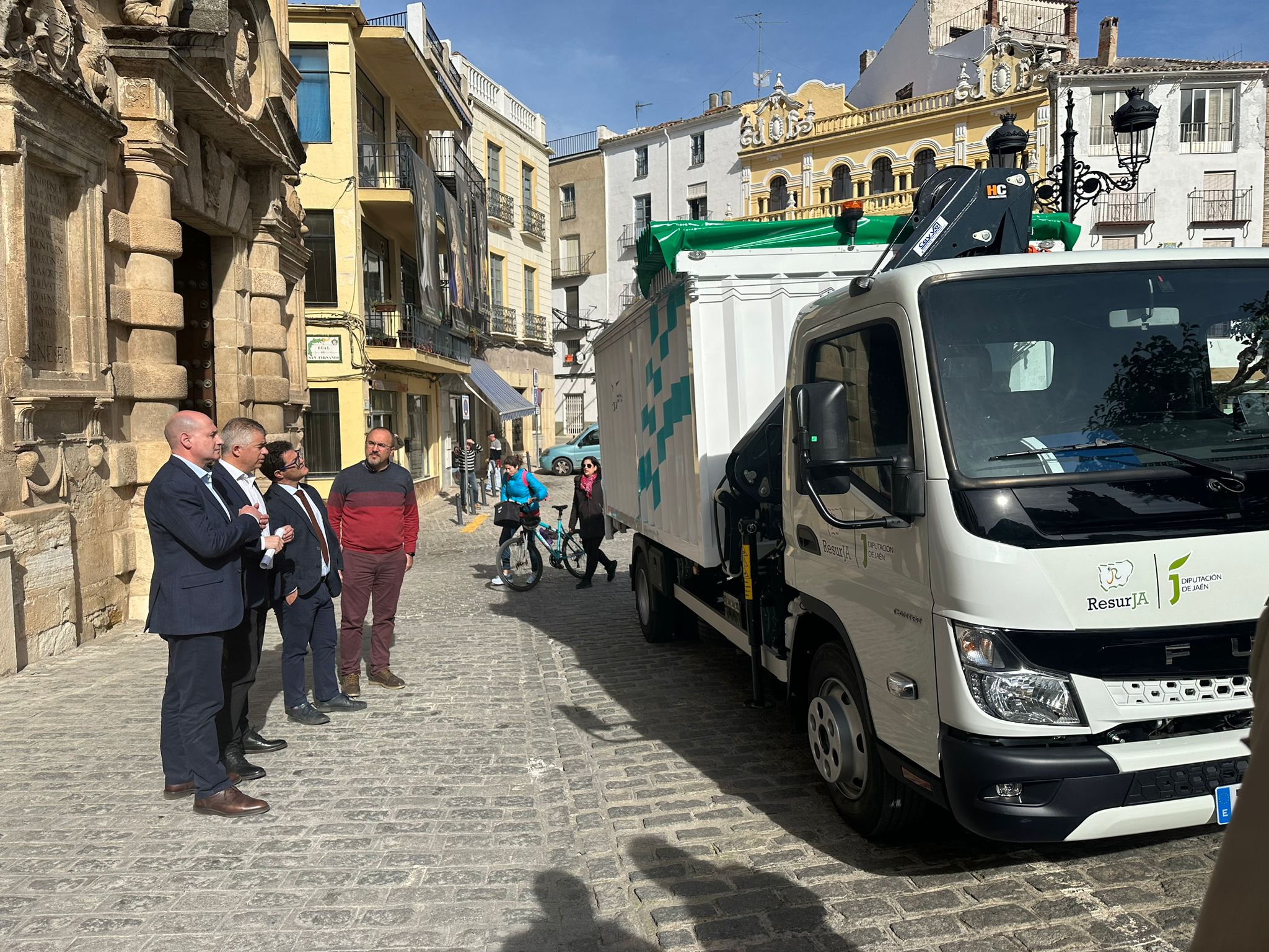 Presentación del nuevo camion de Resurja.
