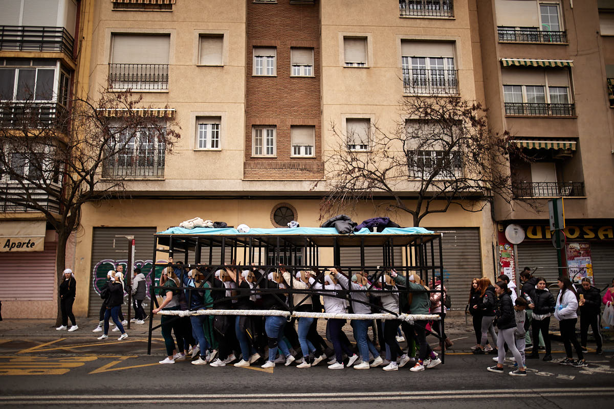 Dentro del ensayo de las costaleras del Trabajo