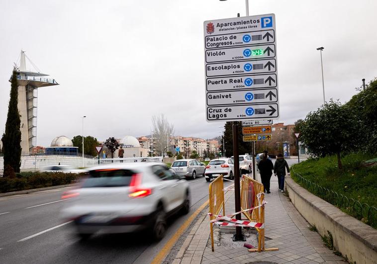 Paneles para consultar los aparcamientos libres en tiempo real en Granada
