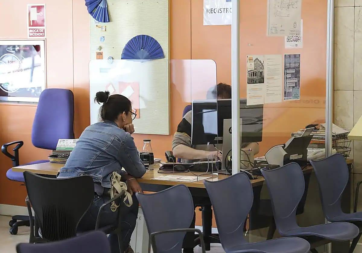 Las 43 ofertas de empleo para administrativos y auxiliares en Andalucía.