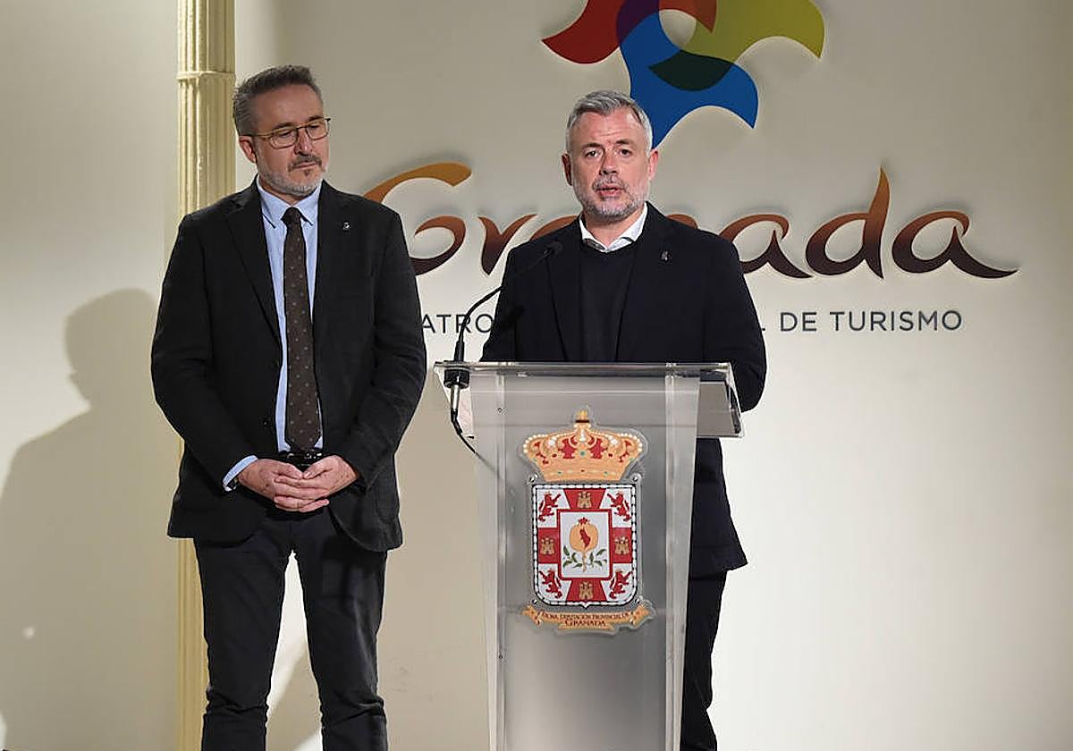 Los diputados Antonio Díaz y Nicolás Navarro, en rueda de prensa.