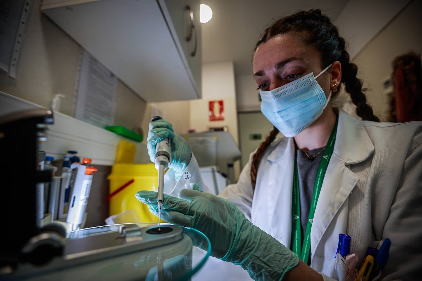 En la Unidad de Farmacogenética del Virgen de las Nieves se analizan muestras de ADN para adecuar los tratamientos médicos a cada paciente.
