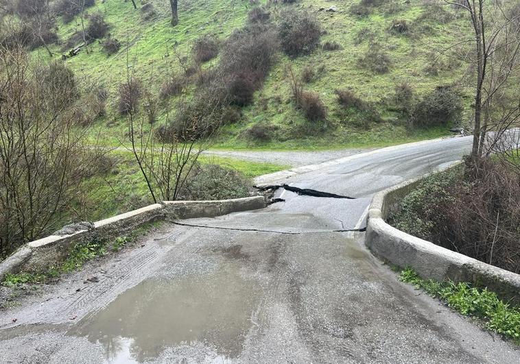 Rotura de un puente sobre el río Maitena, en Güéjar Sierra.