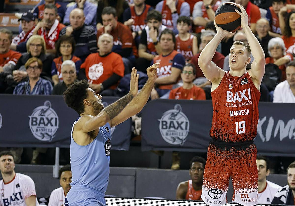 Elias Valtonen con Baxi Manresa.