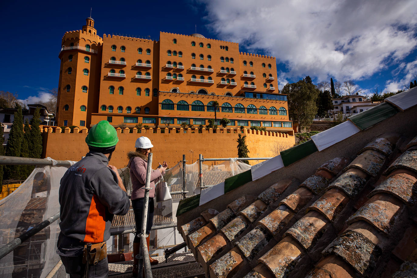 La obras desarrolladas en San Cecilio también han supuesto el arreglo de la torre y cubiertas del templo.