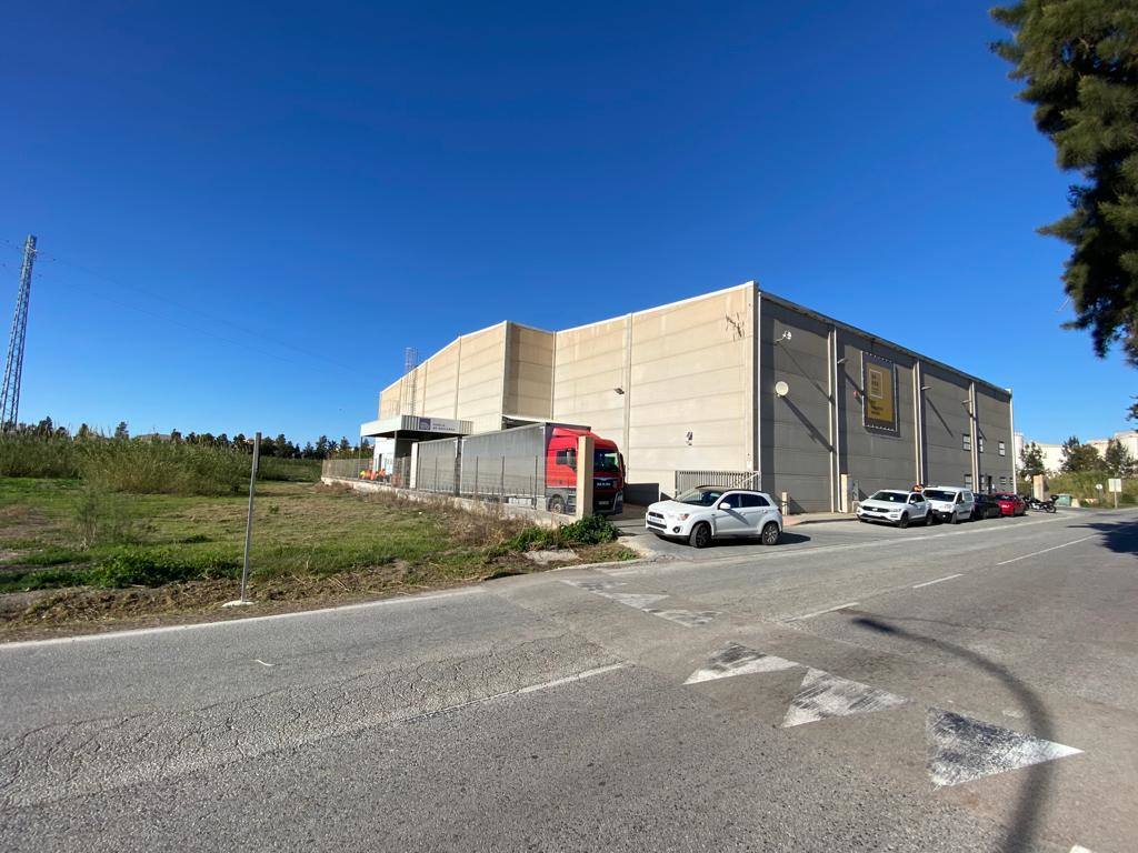 Una empresa invierte un millón de euros en ampliar sus instalaciones en el polígono del puerto