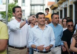 Antonio Membrilla junto a Juanma Moreno y Francis Rodríguez, en un acto del partido.