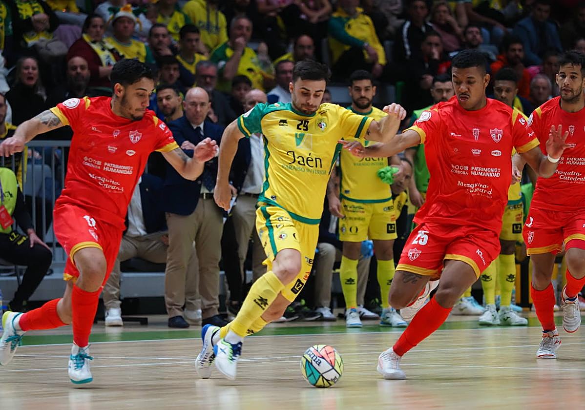 César, junto con Dani Zurdo, uno de los jugadores amarillos que regresan a Pamplona.